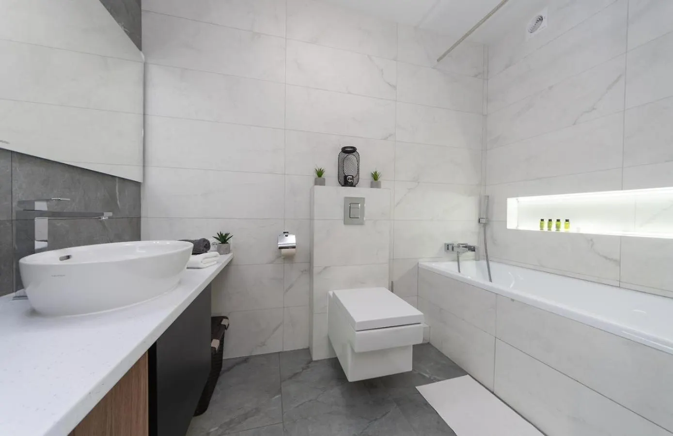 Солнечные Просторные Апартаменты Метро Минская Kyiv Apartment