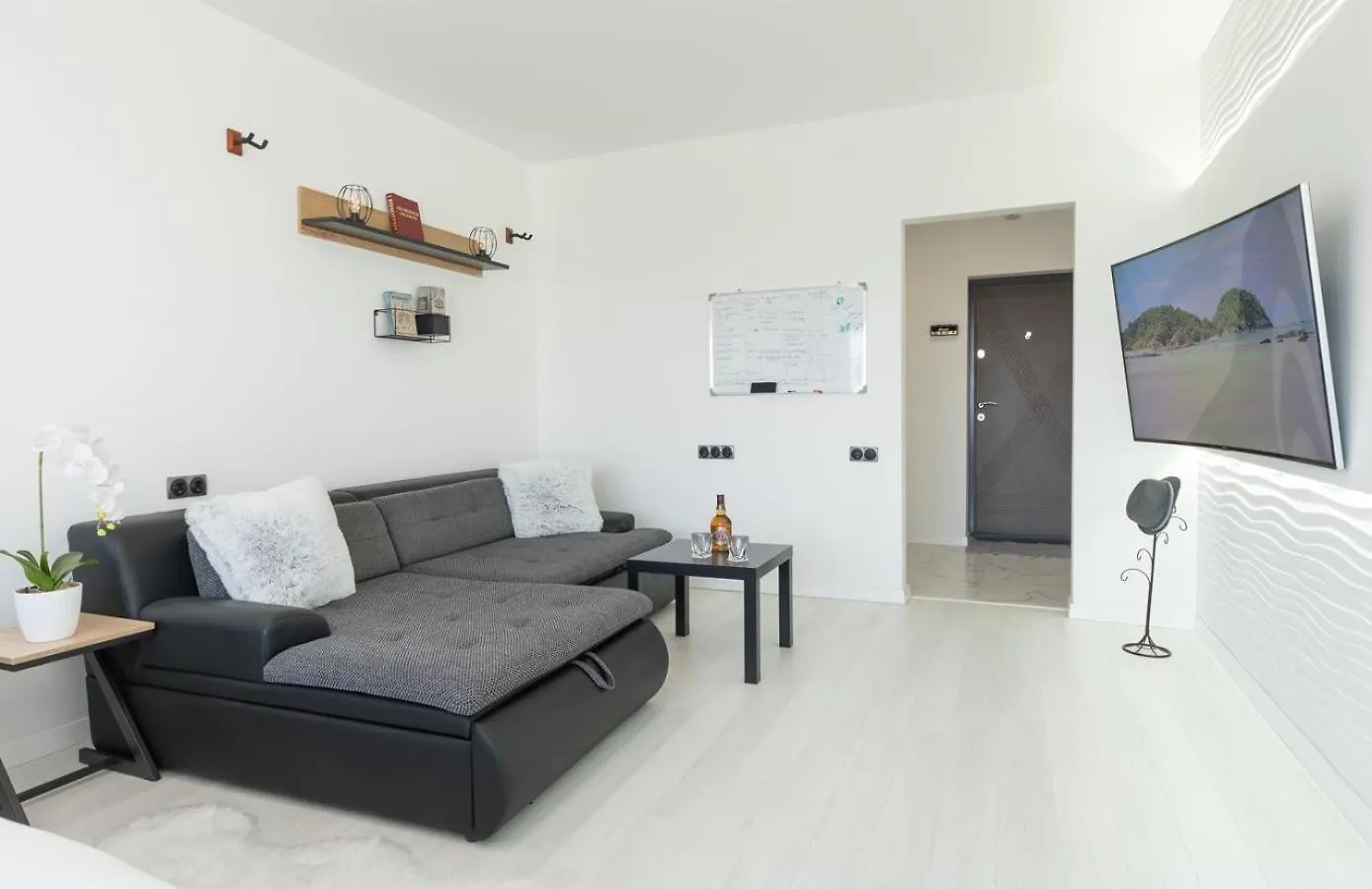 Apartment Солнечные Просторные Апартаменты Метро Минская Kyiv
