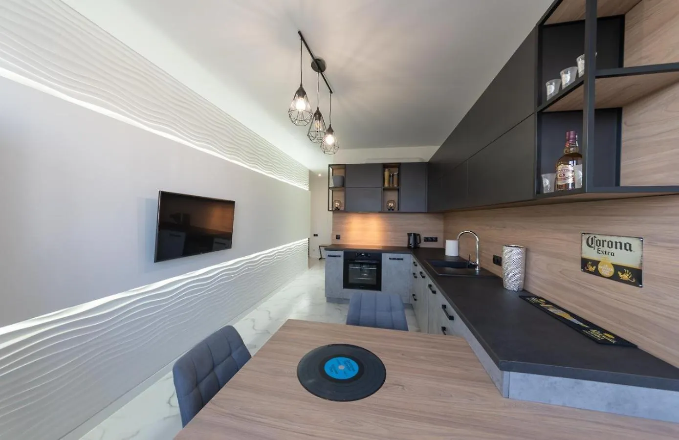 Apartment Солнечные Просторные Апартаменты Метро Минская Kyiv