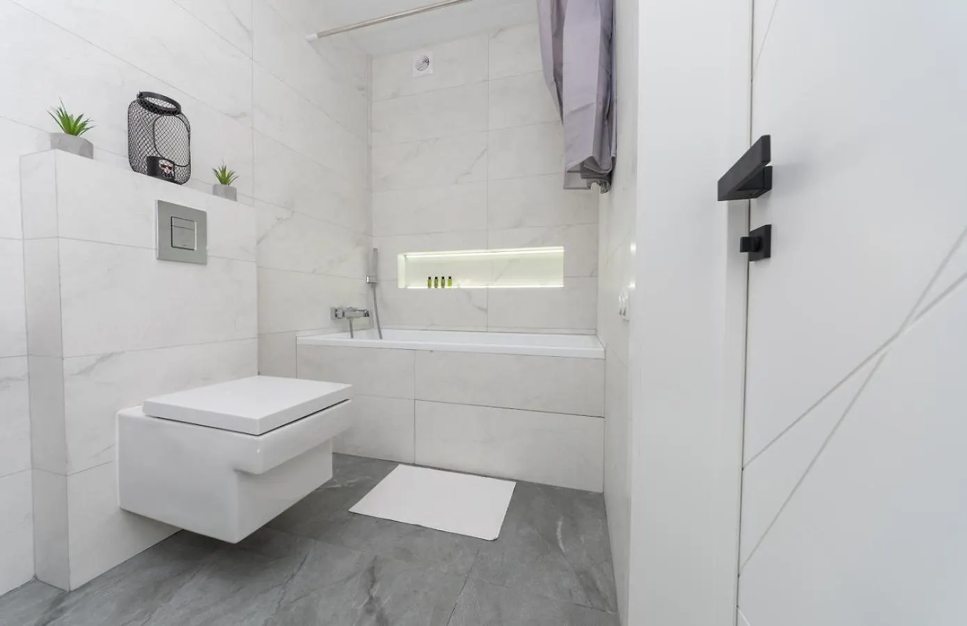 Apartment Солнечные Просторные Апартаменты Метро Минская Kyiv